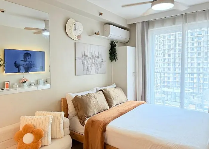 Near Airport With Pool And Balcony アパート