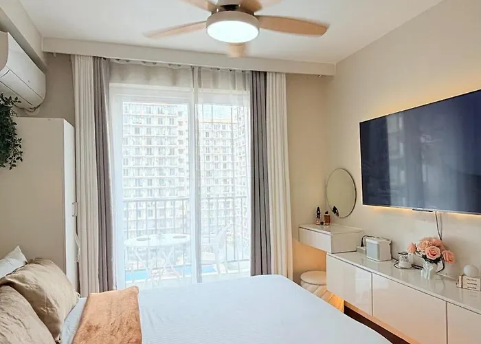 Near Airport With Pool And Balcony Suba Basbas