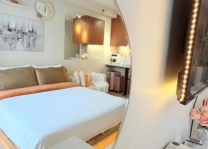 アパート Near Airport With Pool And Balcony