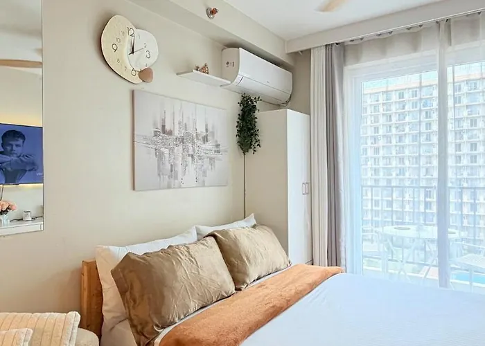 Near Airport With Pool And Balcony *