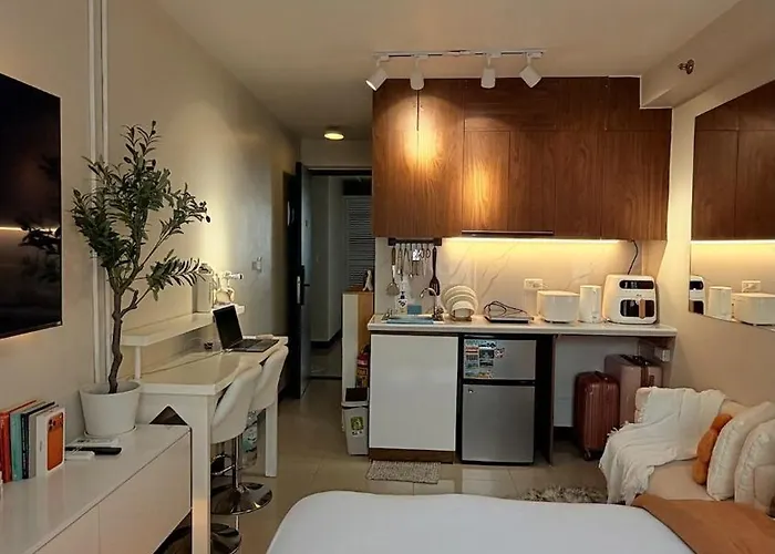 Near Airport With Pool And Balcony * Suba Basbas