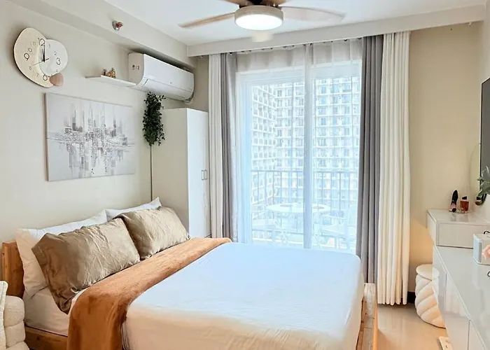 Near Airport With Pool And Balcony *