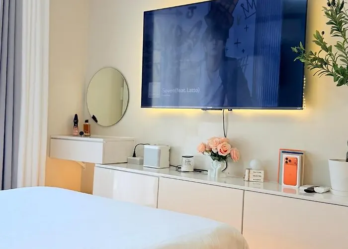 アパート Near Airport With Pool And Balcony