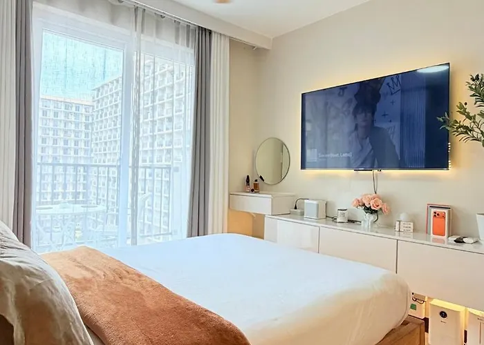 Near Airport With Pool And Balcony Suba Basbas